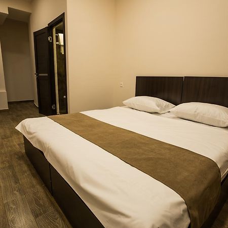5 Rooms Mini-Hotel & Tours เยเรวาน ภายนอก รูปภาพ
