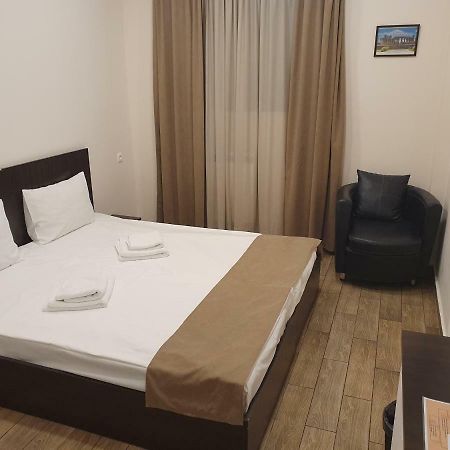 5 Rooms Mini-Hotel & Tours เยเรวาน ภายนอก รูปภาพ
